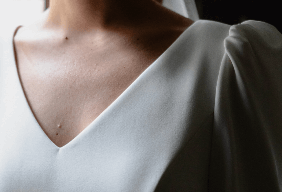 Plano del vestido de novia para producción de vídeo nupcial